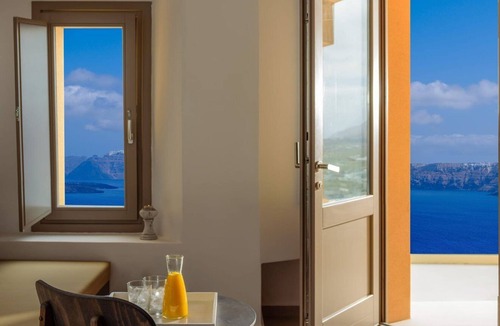 Akrotiri Apartment | Wonderful Santorini Suite | Kallirhoe Suite | Superior Suite with Caldera View.