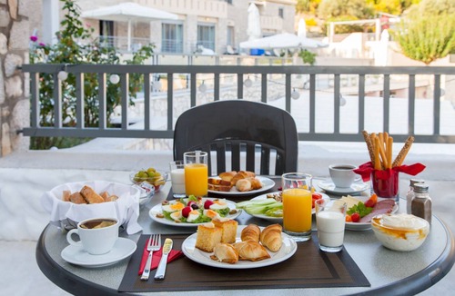 Katouna Apartment | Your deserve a good sleep in your holiday. We have that. And much more.