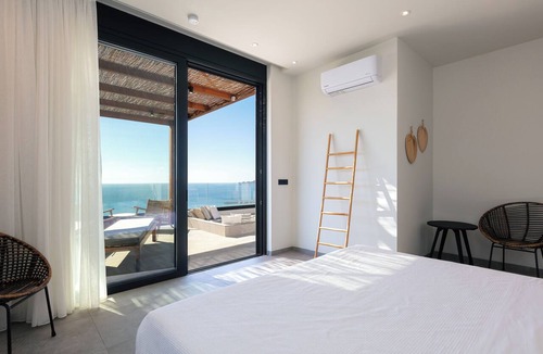 Plakias Villa | Your Hestia away from home: Elegant 6BR Villa