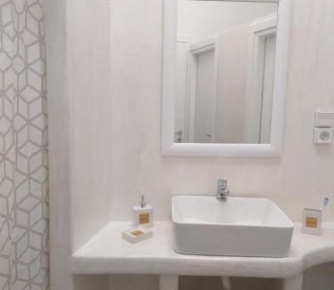 Perissa Hostel | Youth Hostel Anna