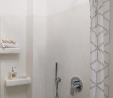 Perissa Hostel | Youth Hostel Anna
