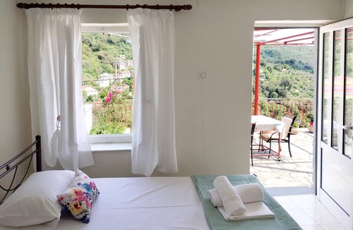 Afetai House | Zina's Cottage in Afetes