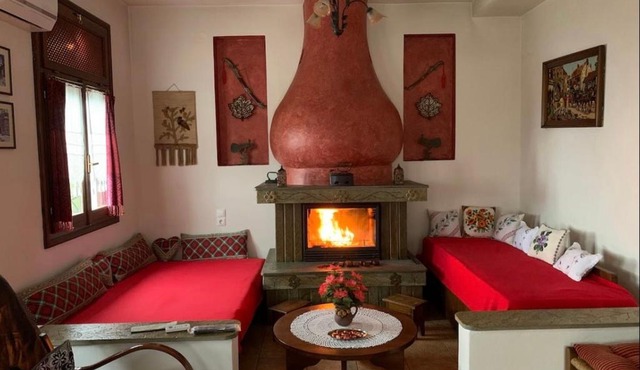 Η Θέα traditional house