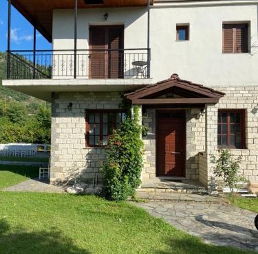 Το Κάστρο in Konitsa