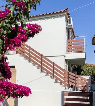 Το Σπίτι της Γιαγιάς 1 (Grandma's House 1)