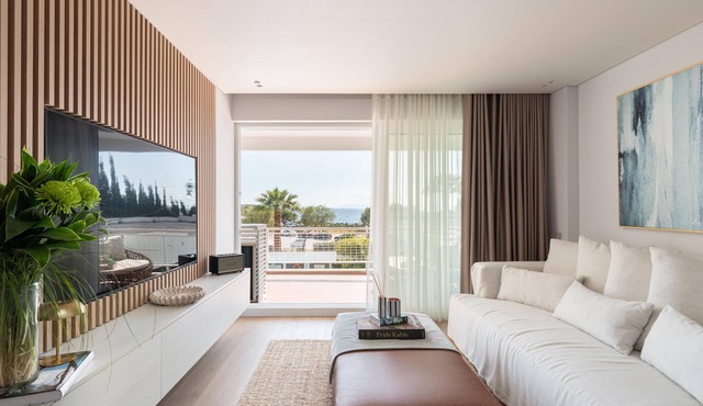 1-Bedroom Condo with Sea View & Pool in Voula