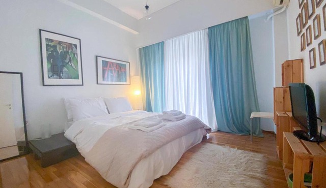 2 bedroom apartment close to Piraeus port