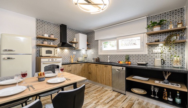 2BR Apartment near Beach - Central