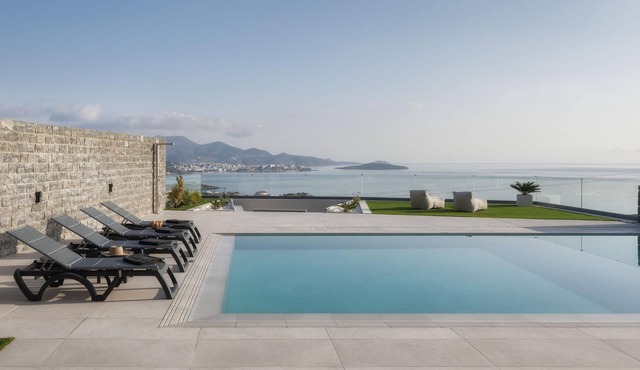 4 Bedroom Luxury Villa in Agios Nikolaos