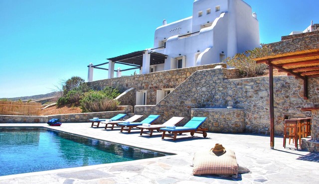 5 STARS Rated Traditional Villa W Infinite Sea View/Beach Walking Distance