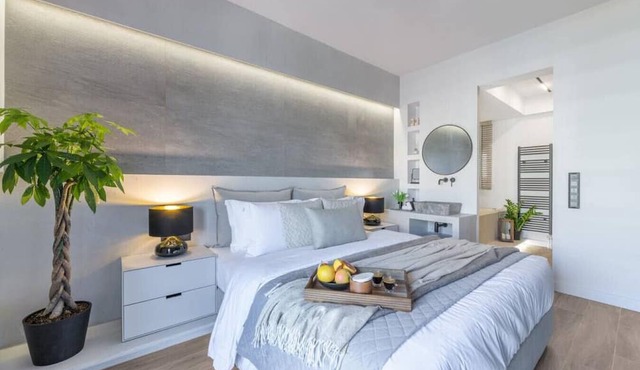 50 Shades of Athens, Kingsize Suite with Jacuzzi!