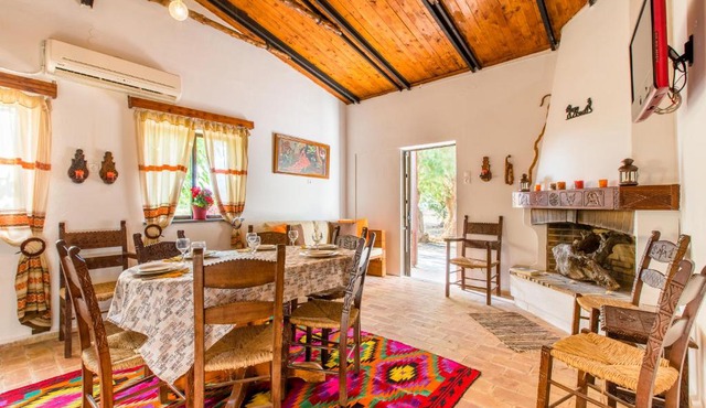 Aadonis traditional House on the Sea in Platanias