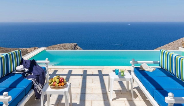 Aegle Seafront Villa, 3 Bedrooms, Private Infinity Pool, Agios Stefanos, Syros