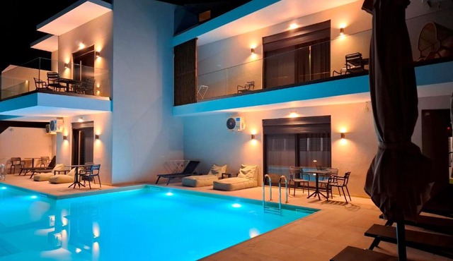 Aelia Luxury Apartments & Pool in Skafidia