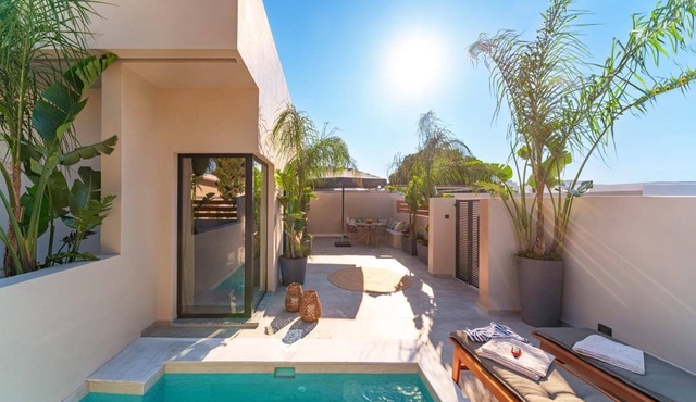 Afesou Suites Helios, Suites