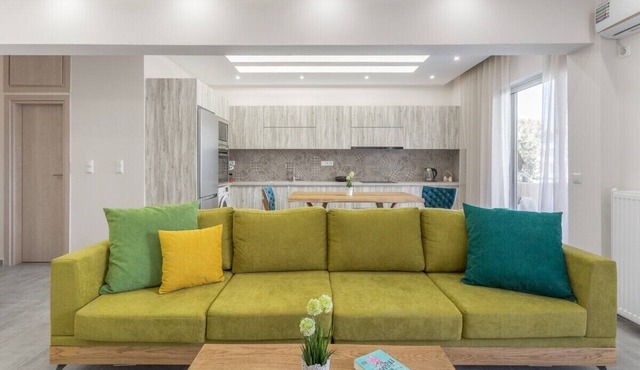 Afroditi Suite - Spacious apt, central & safe! in Athens