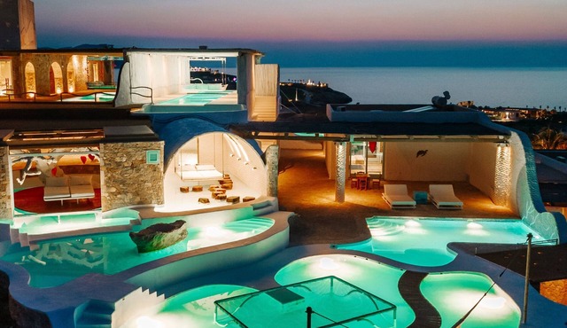 Agalia Luxury Suites in Ios