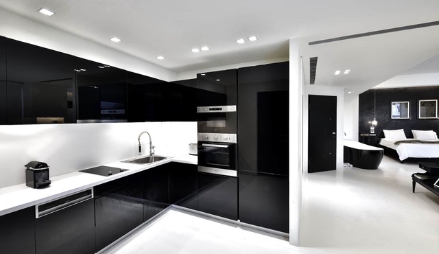Alto Psyrri Penthouse by K&K