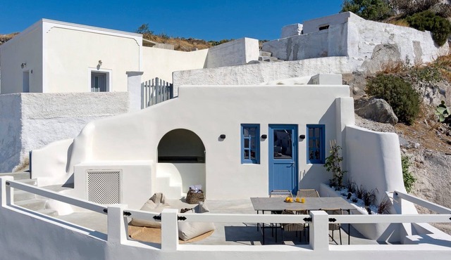 Amazing Santorini Suite | Hecate Suite | Private Hot Tub | Spacious Furnished.