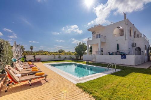 Amazing Villa Chrysanthi with private pool in Episkopi