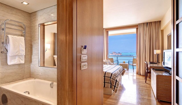Amphitryon Hotel