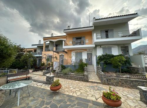 Antonia's Apartments