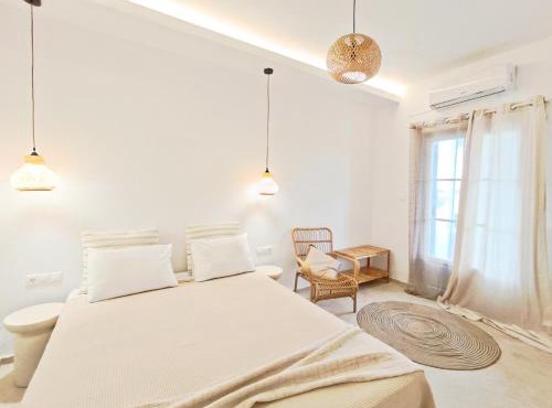 Apanema Paros in Naousa