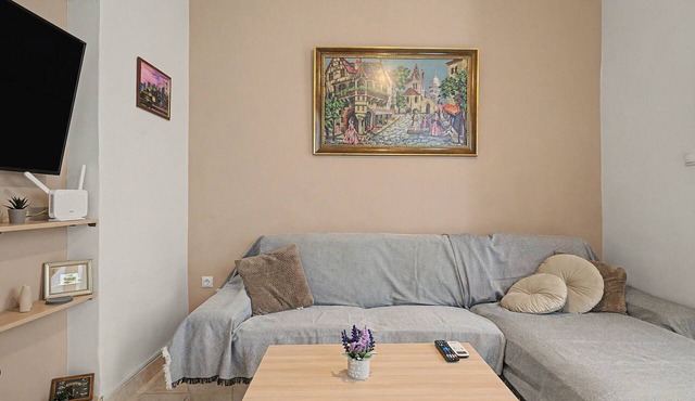 Apartment 'Colonus' with Shared Terrace, Wi-Fi and Air Conditioning in Αθήνα