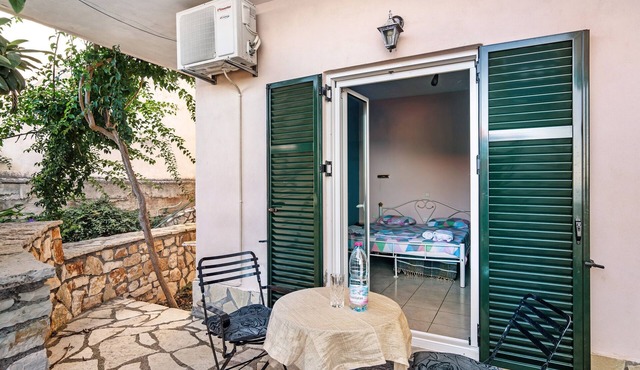 Apartment "Lefkothea 3" with Sea View, Balcony & Wi-Fi