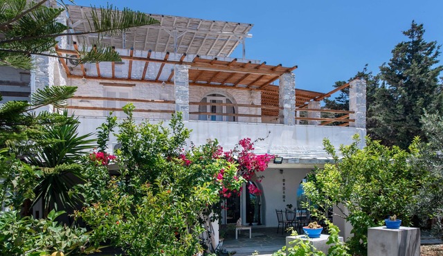 Apartment 'Maggano Paros 2' with shared terrace, Wi-Fi and air conditioning in Angairiá