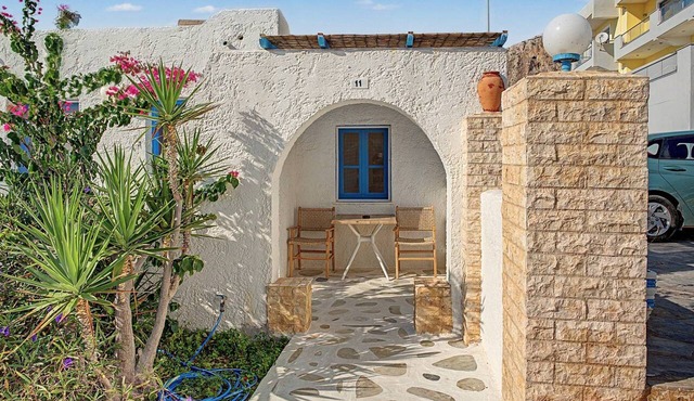 Apartment 'Pool Suite 9' with Shared Pool and Balcony in Αρκάσα