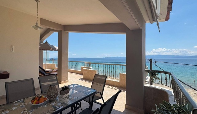 Apartment with a unique sea view in Paralia Ofriniou
