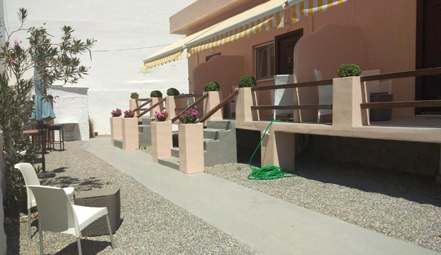 Aphrodites Apartments in Kini
