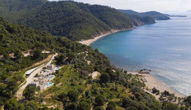 Architect-designed villas with infinity pools 4 min walk from relaxing beach in Skiathos