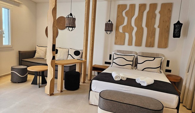 Aristotle Suites, Aura