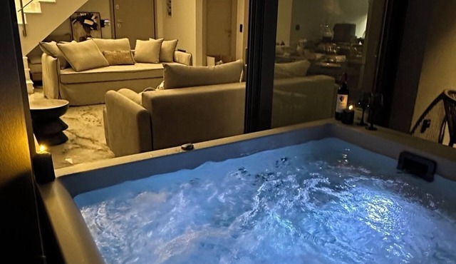 Artion jacuzzi Villa Nikiti a 3-bedroom apartment with jaccuzi in charmingNikiti in Nikiti