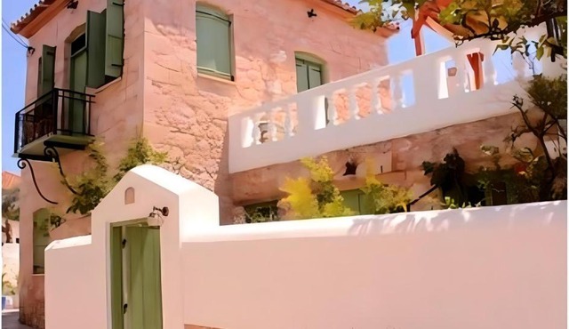 Artists' Residence 2 bed, 1 bath