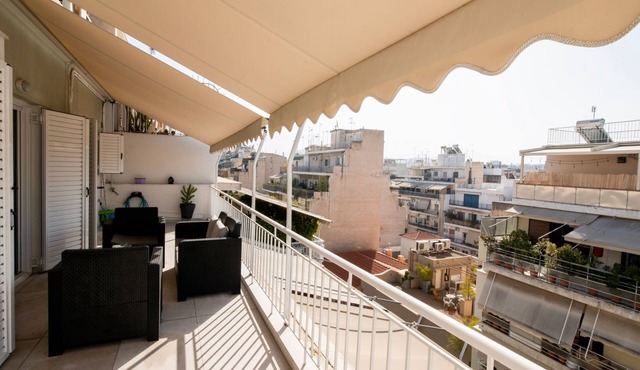 Athen von unserem Haus aus, wenige Schritte von der Akropolis entfernt by Interhome