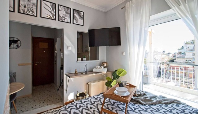 Athenian Sun-Kissed Penthouse with huge Balcony!