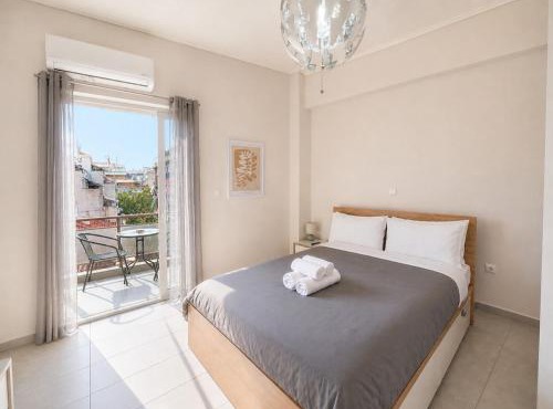 Athens Studio Near Metro & Transport Hub by ΜΡS in Athens