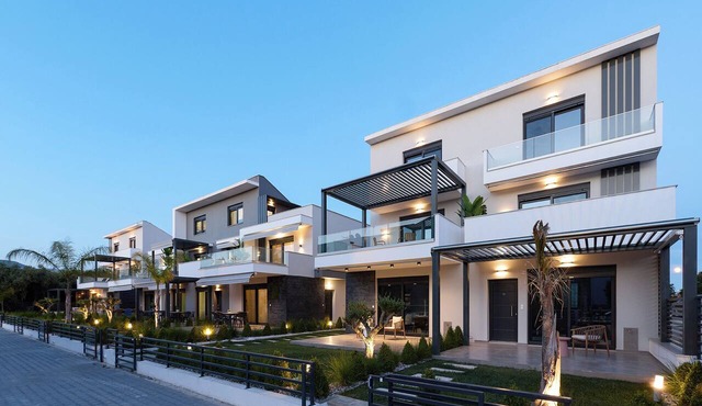 Athina-Two Bedroom Triplex With Garden in Kavala
