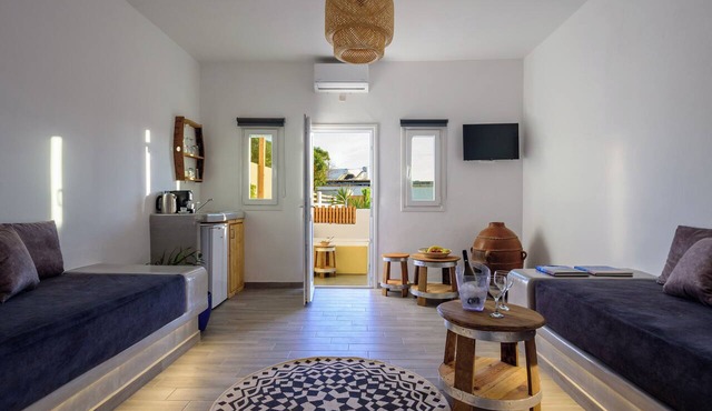Athiri Luxury Suites Perivolos
