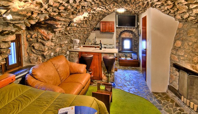 Avgonima All Seasons Hotel