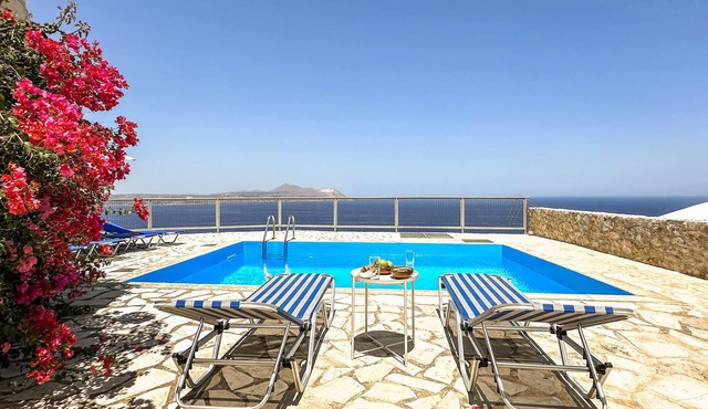 Awesome home in Plaka in Plaka