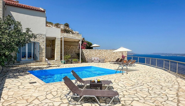 Awesome home in Plaka in Plaka