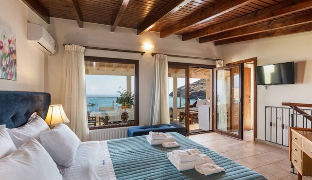 Beachfront House with Hot Tub, Walk to Everything! in Panormos in Rethymno
