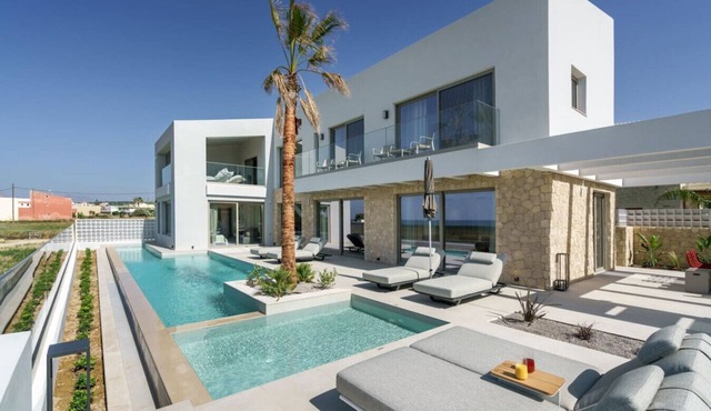 Beachfront Villa with Eco heated Pool, Hot Tub, Playroom and walk to restaurants in Rethymno