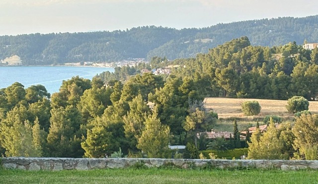 Beautiful summer villa with breathtaking view - 4 min from the beach in Halkidiki Posidi