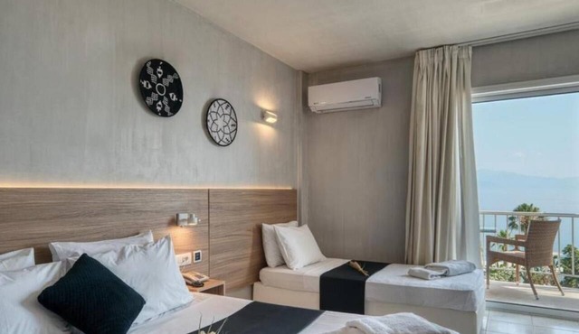 Black And White Resort in Xylokastro-Evrostina