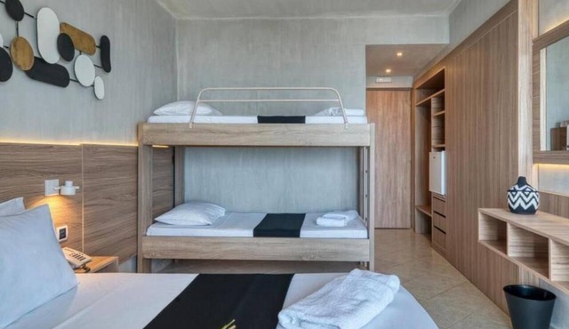 Black And White Resort in Xylokastro-Evrostina
